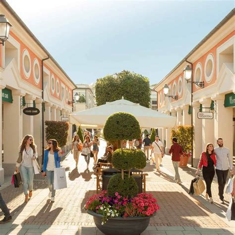 prada outlet la reggia|la reggia designer outlet.